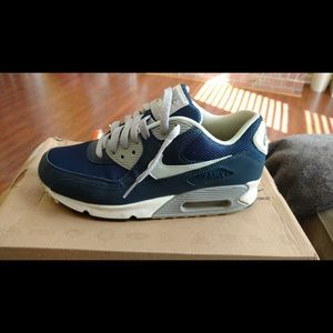 Navy nike air max